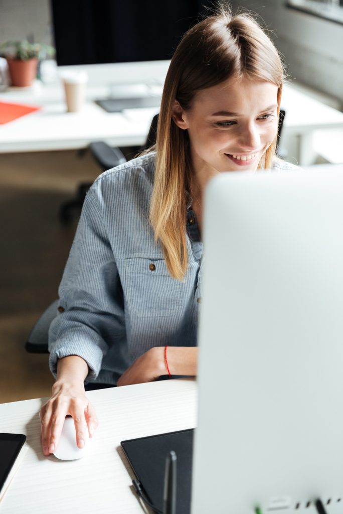 older man on computer with the staff behind him having a discusssion.<br />
